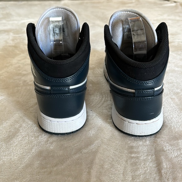 Air Jordan 1 MID navy white black sneakers - Picture 9 of 10